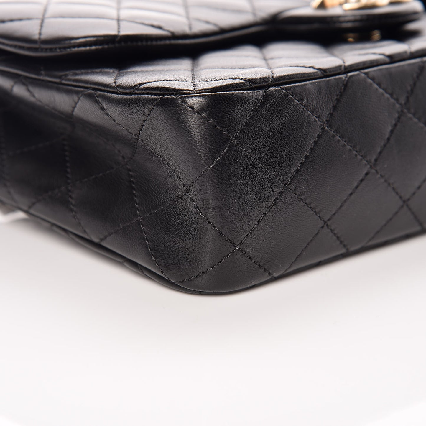 Lambskin Quilted Medium Westminster Pearl Flap Black