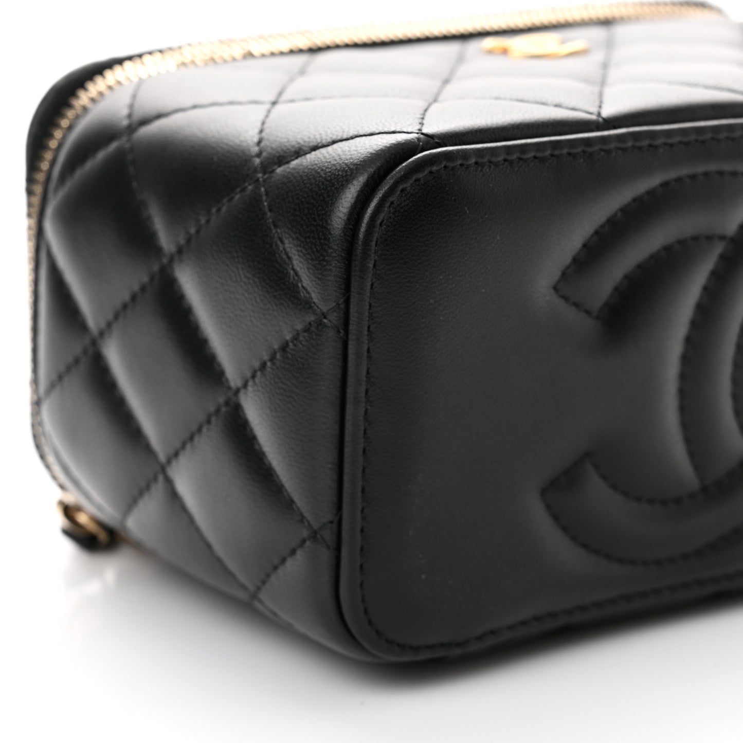 Lambskin Quilted Pearl Crush Small Vanity Case With Chain Black