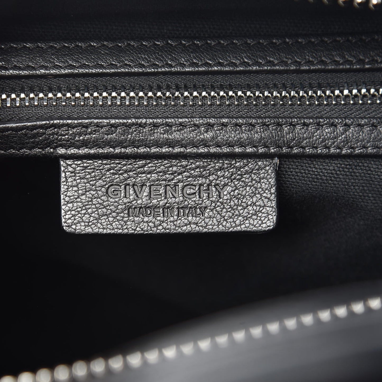 Sugar Goatskin Medium Antigona Black