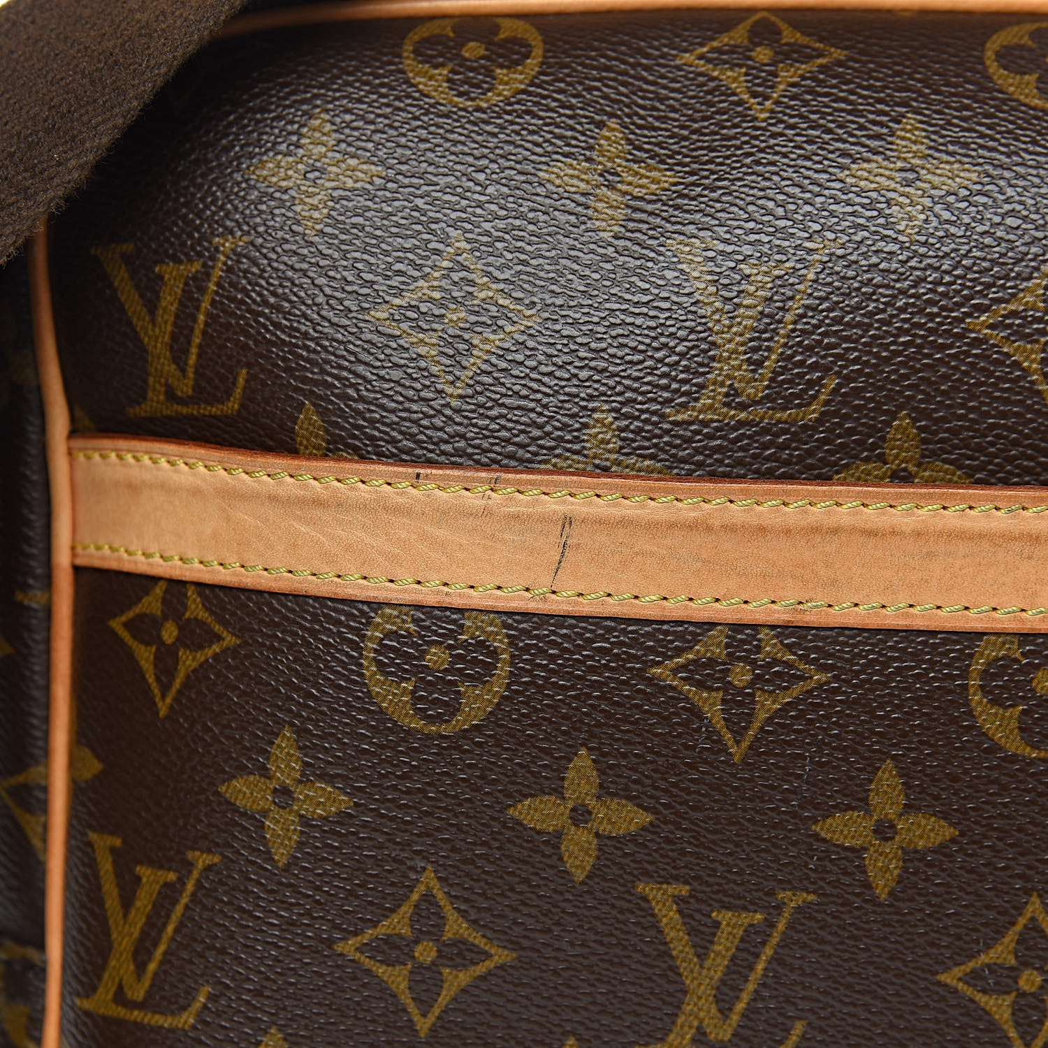 Louis Vuitton Monogram Reporter GM 8 of 19