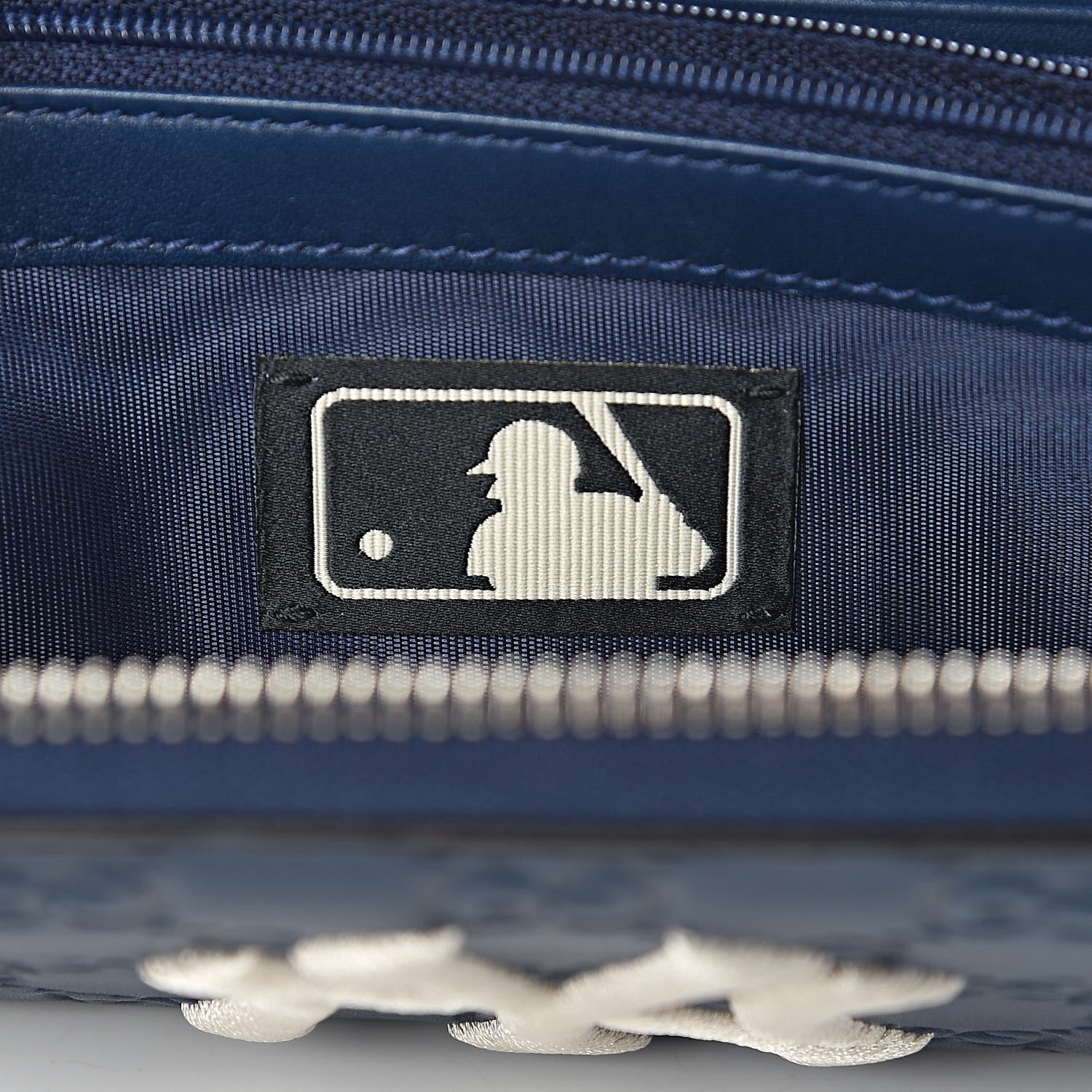Gucci X MLB Guccissima Signature NY Yankees Embroidered Zip Around Wallet Royale Ivory 6 of 8