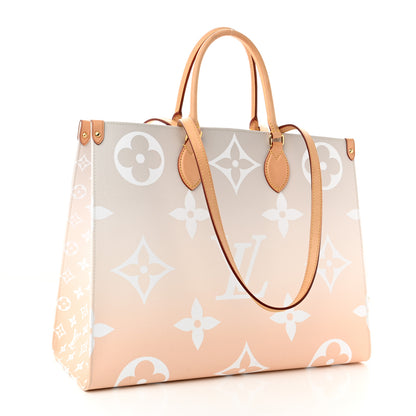 Louis Vuitton Monogram Giant By The Pool Onthego GM Brume 3 of 9