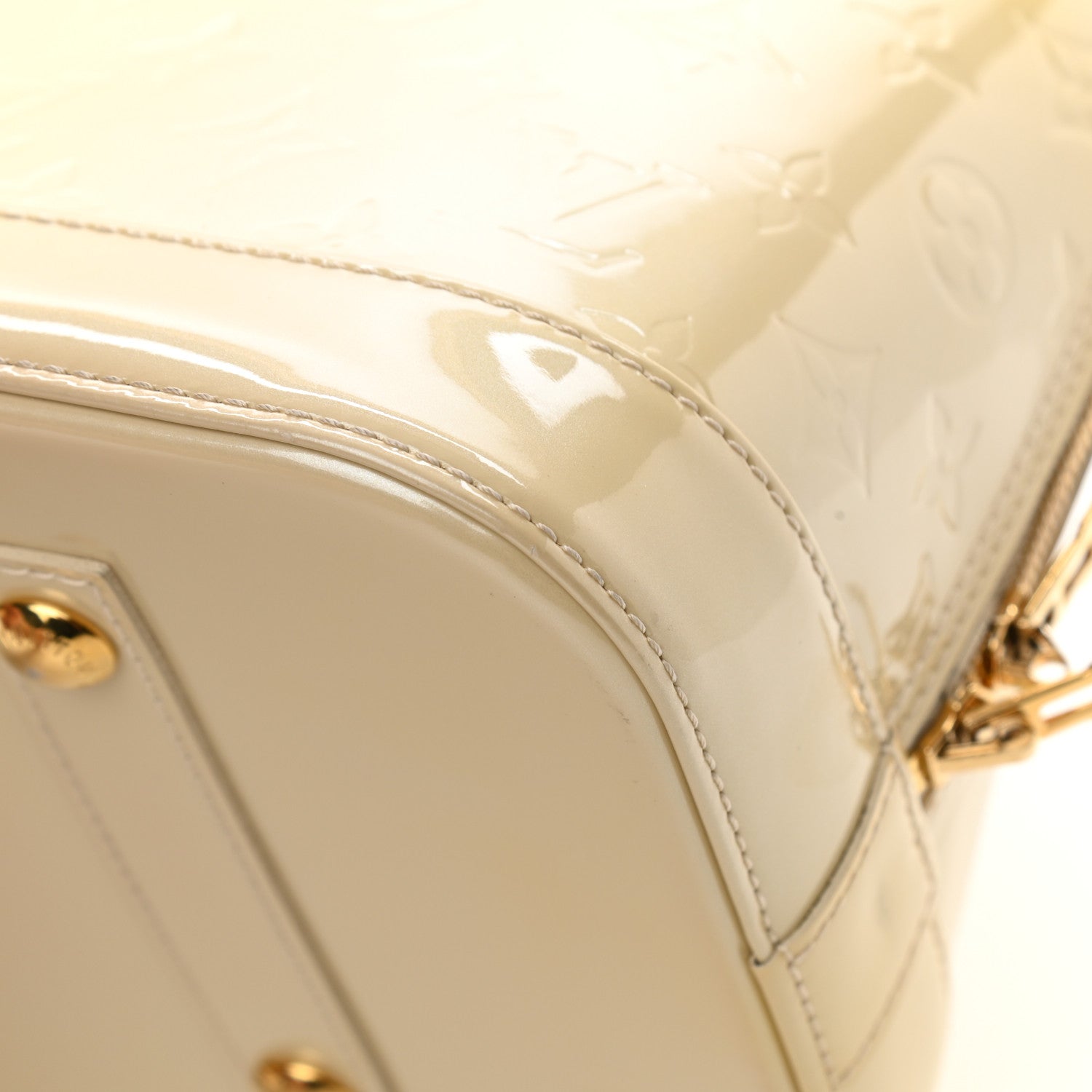 Louis Vuitton Vernis Alma GM Blanc Corail 11 of 18