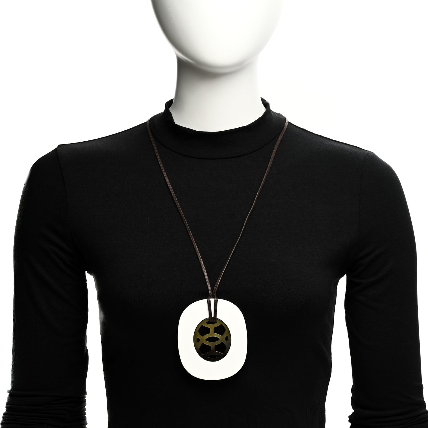 Buffalo Horn Lacquer Lift Necklace PM Pannacotta
