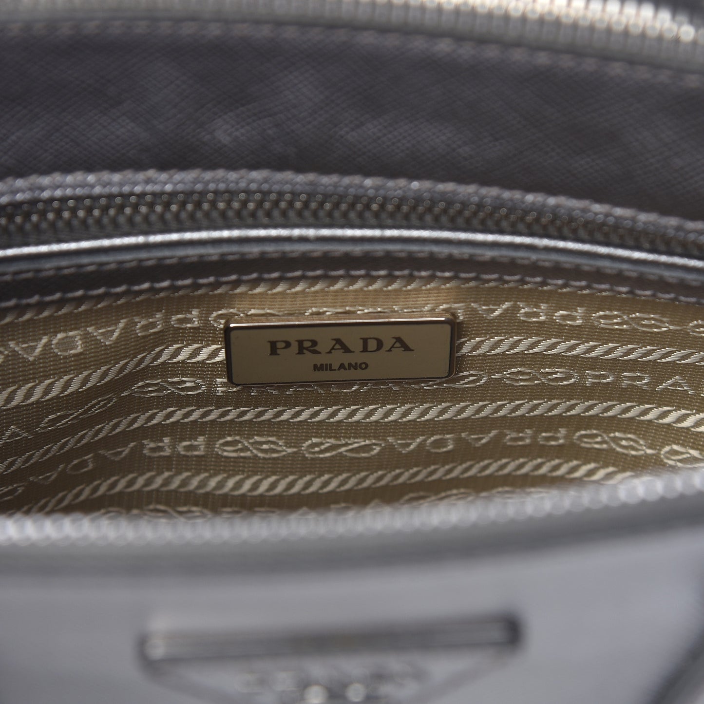 Metallic Saffiano Small Galleria Double Zip Tote Cromo