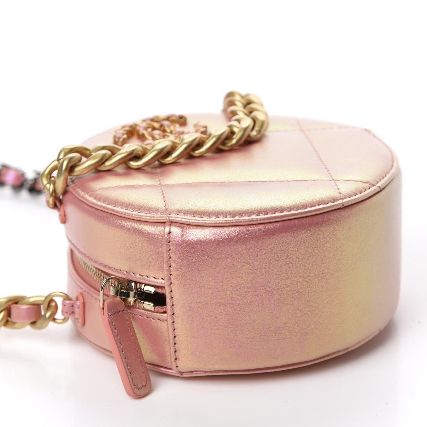 Iridescent Calfskin Quilted 19 Round Clutch With Chain Pink