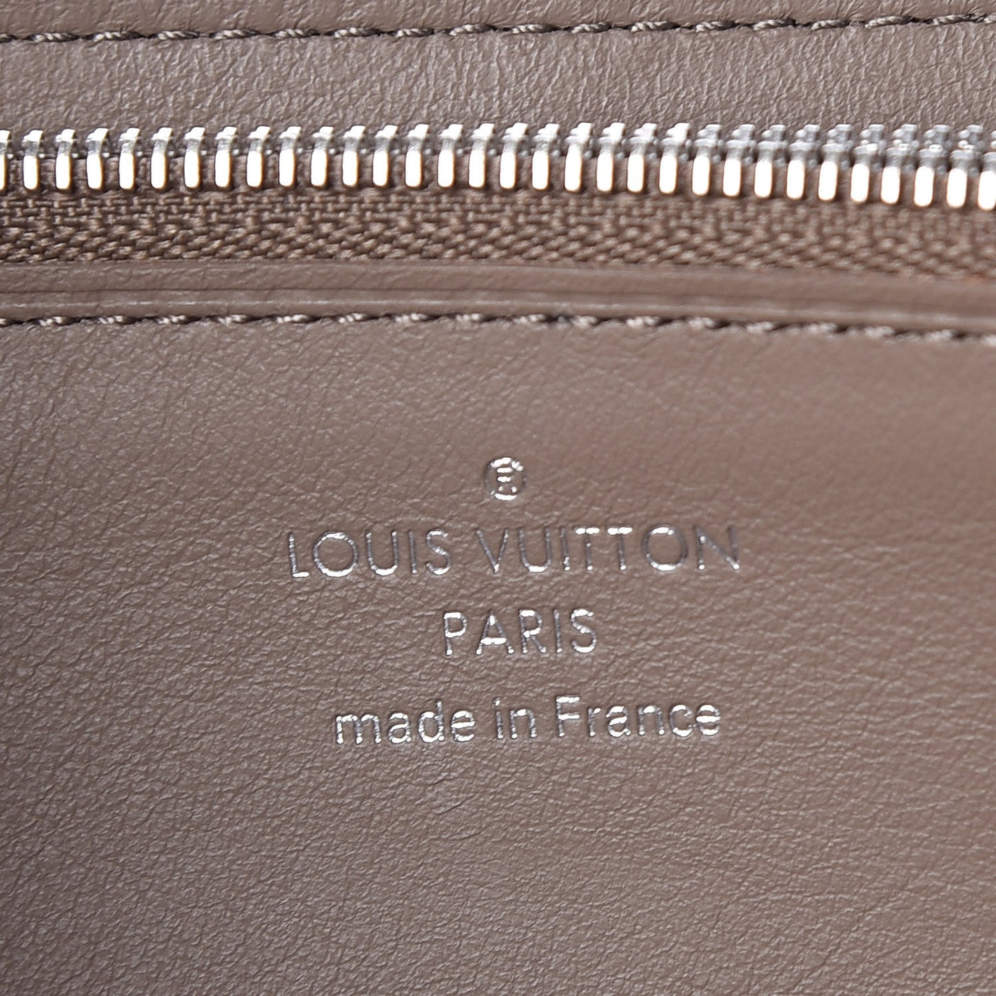 Taurillon Capucines Wallet Magnolia
