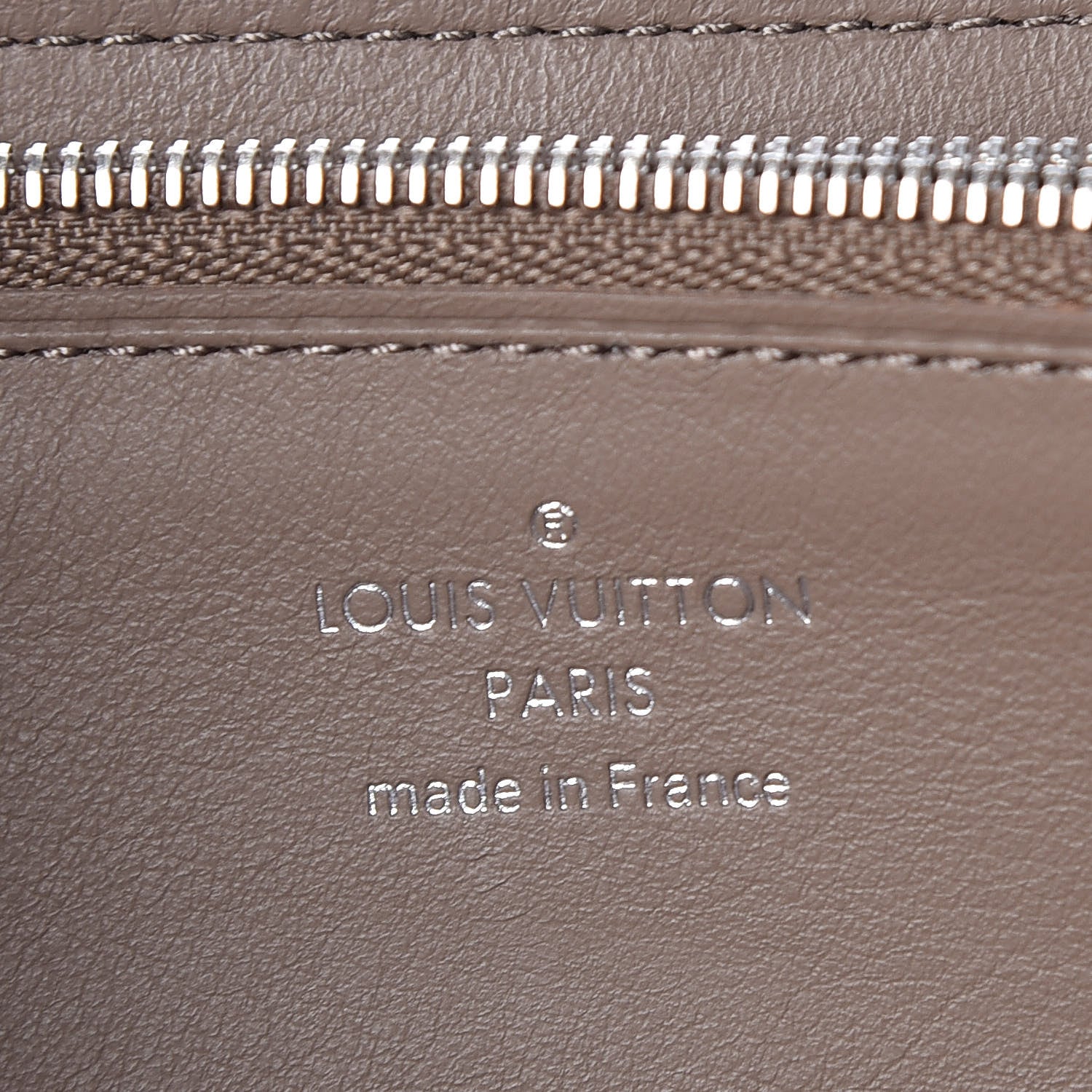Louis Vuitton Taurillon Capucines Wallet Magnolia 6 of 7