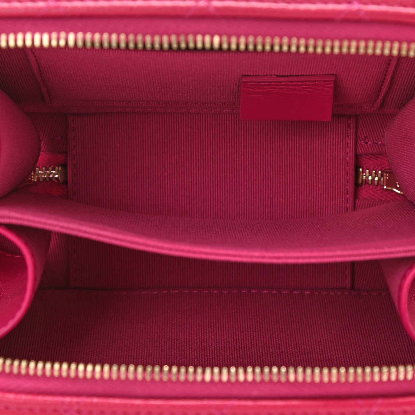 Caviar Quilted Twist Your Buttons Clutch With Chain Fuchsia
