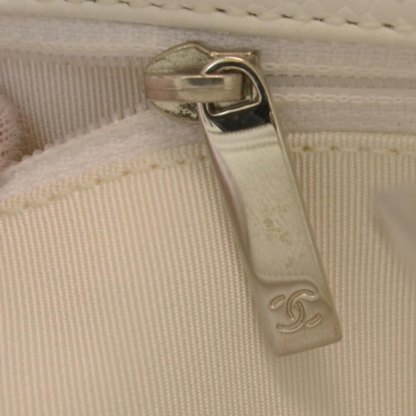 Caviar Grand Shopping Tote GST White