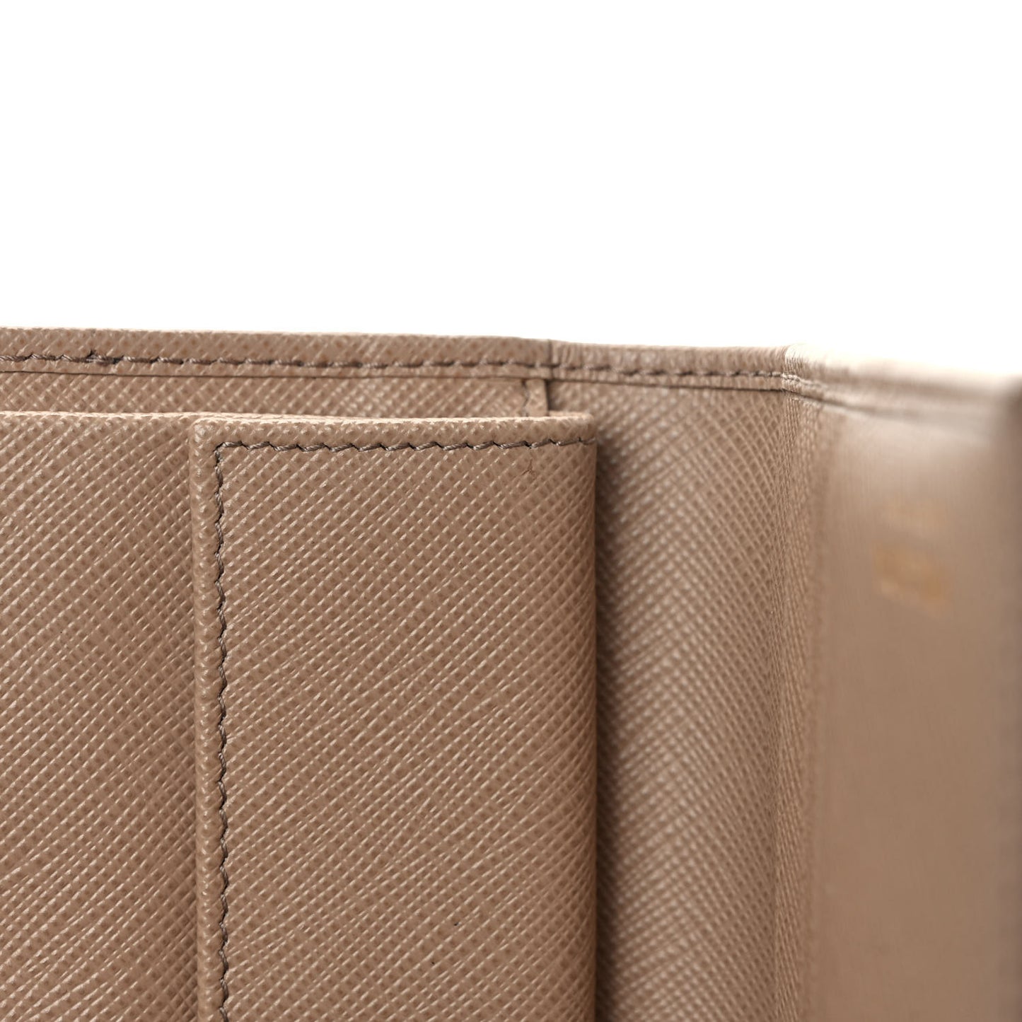 Saffiano Metal Bi-Fold Wallet Cammeo
