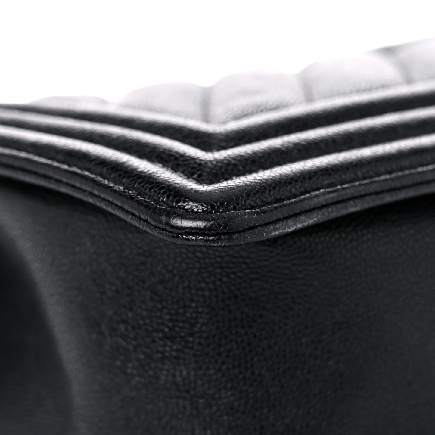 Caviar Chevron Quilted Medium Boy Flap Black
