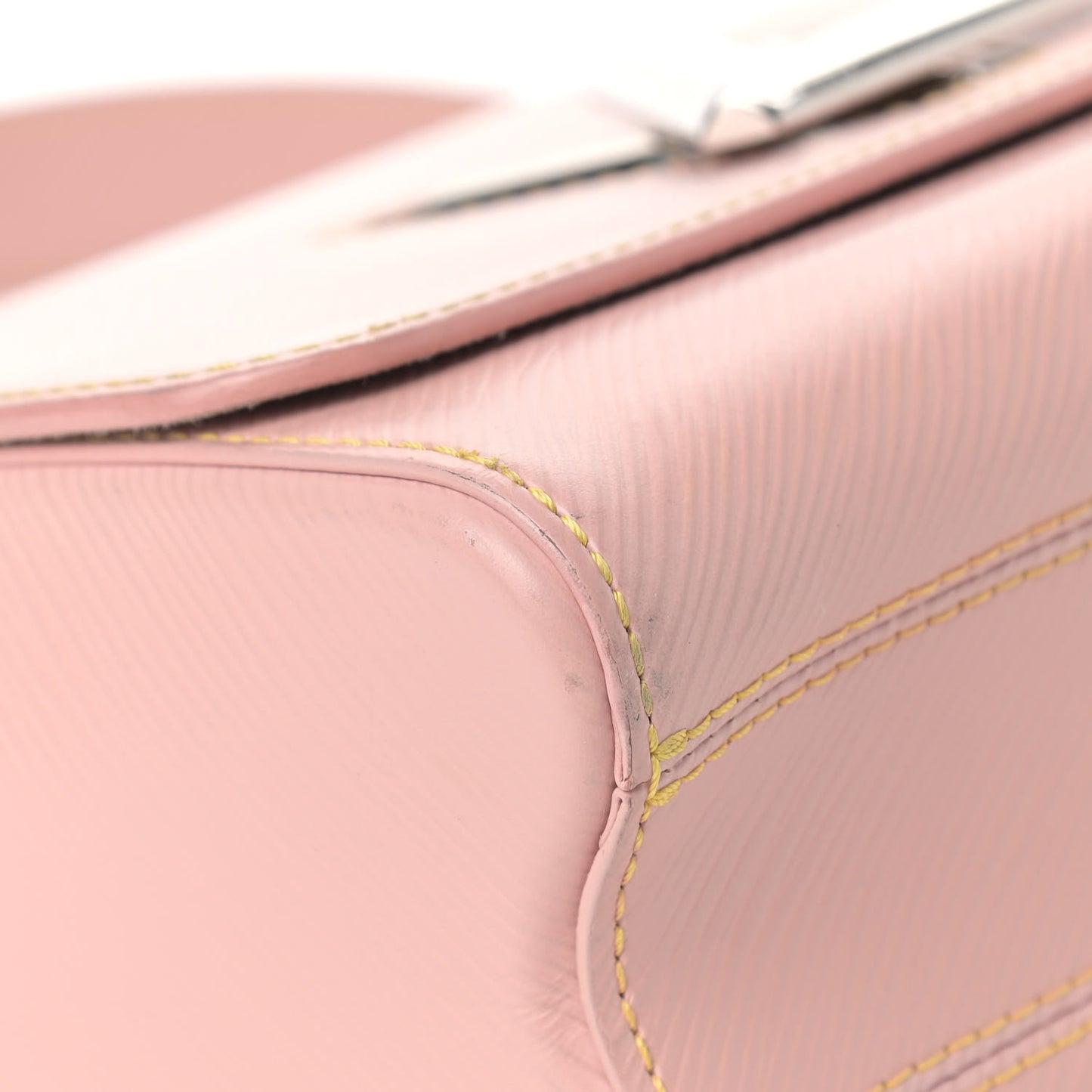Epi Twist Shoulder Bag MM Rose Ballerine
