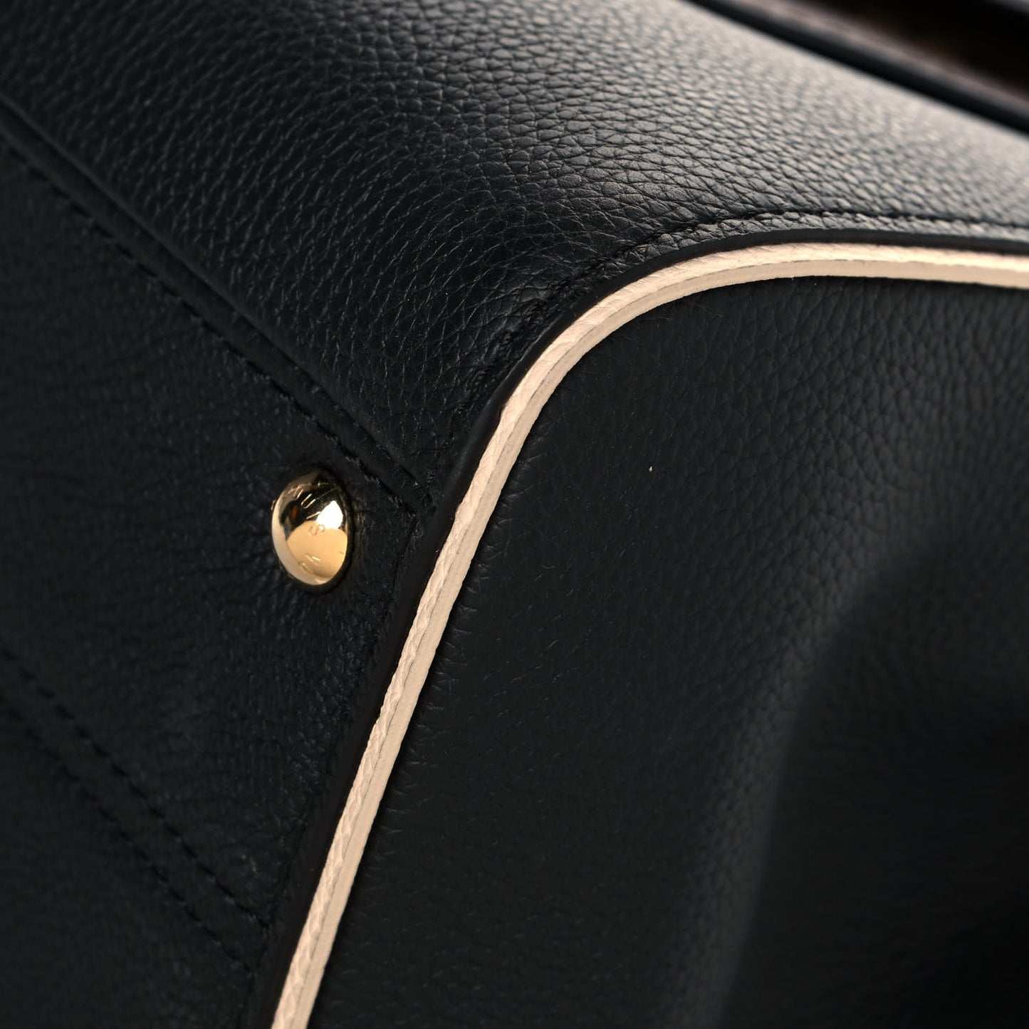 Monogram Double V Black