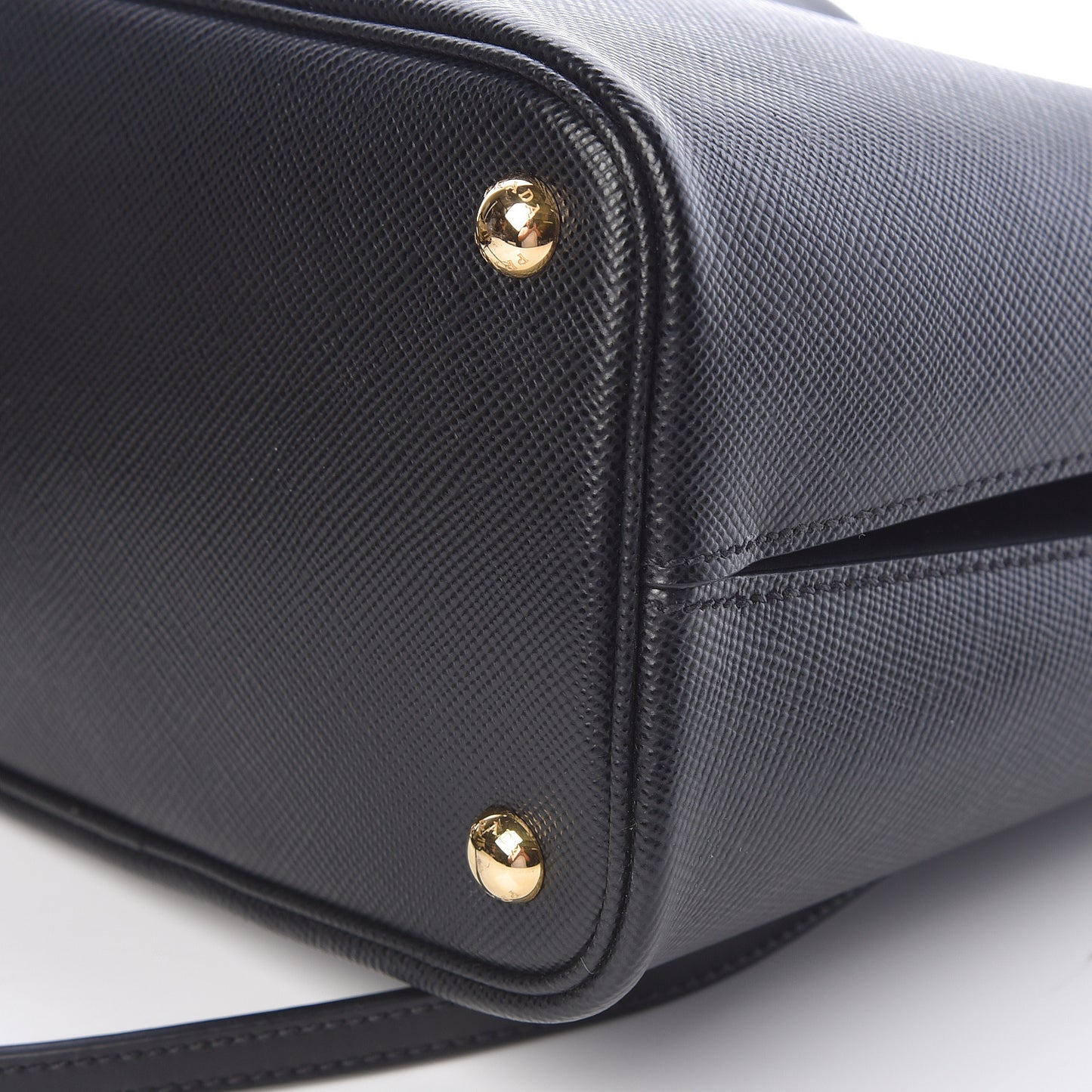 Saffiano Cuir Medium Panier Bucket Bag Black Fuoco