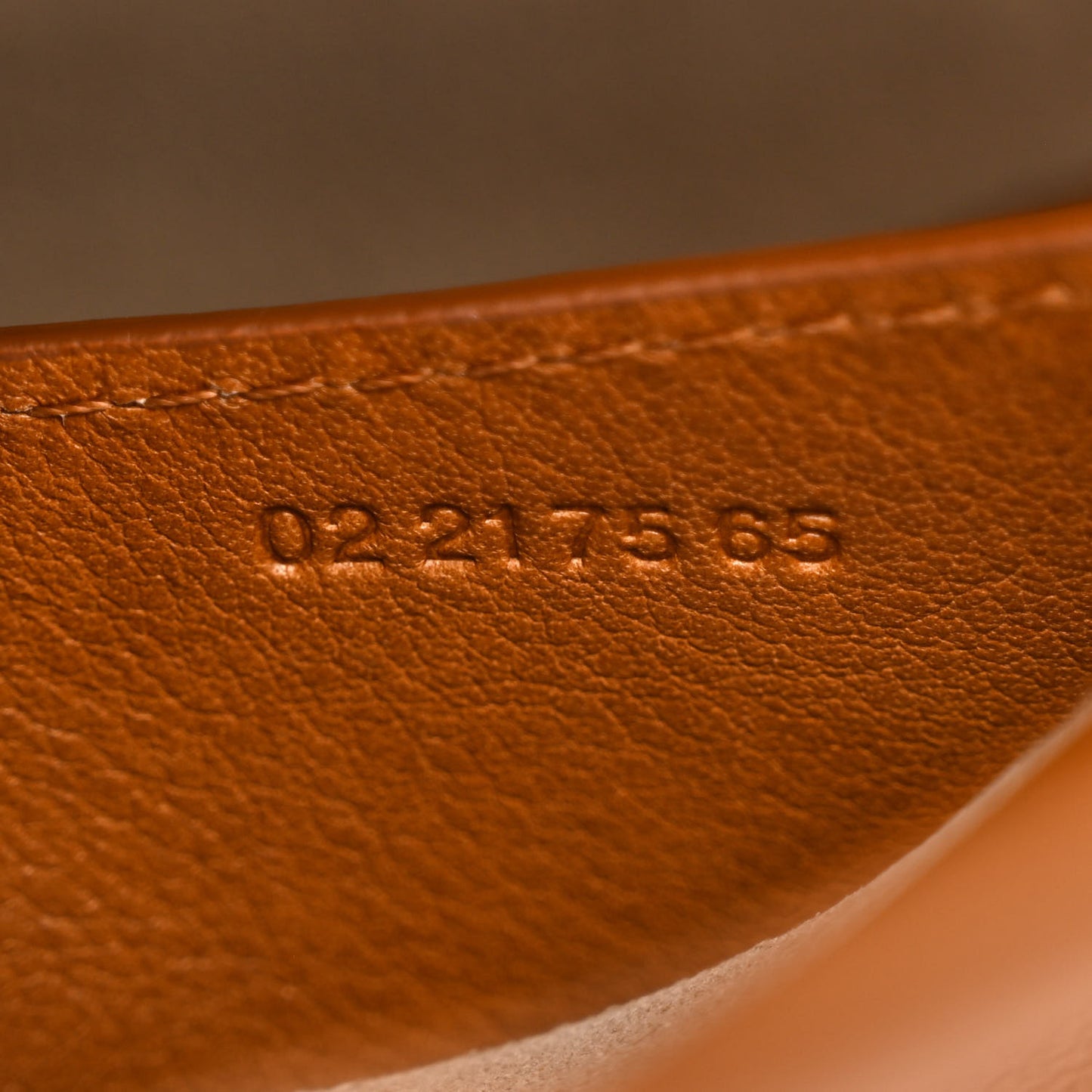 Small Grain Calfskin Kiss Bag Arizona Brown