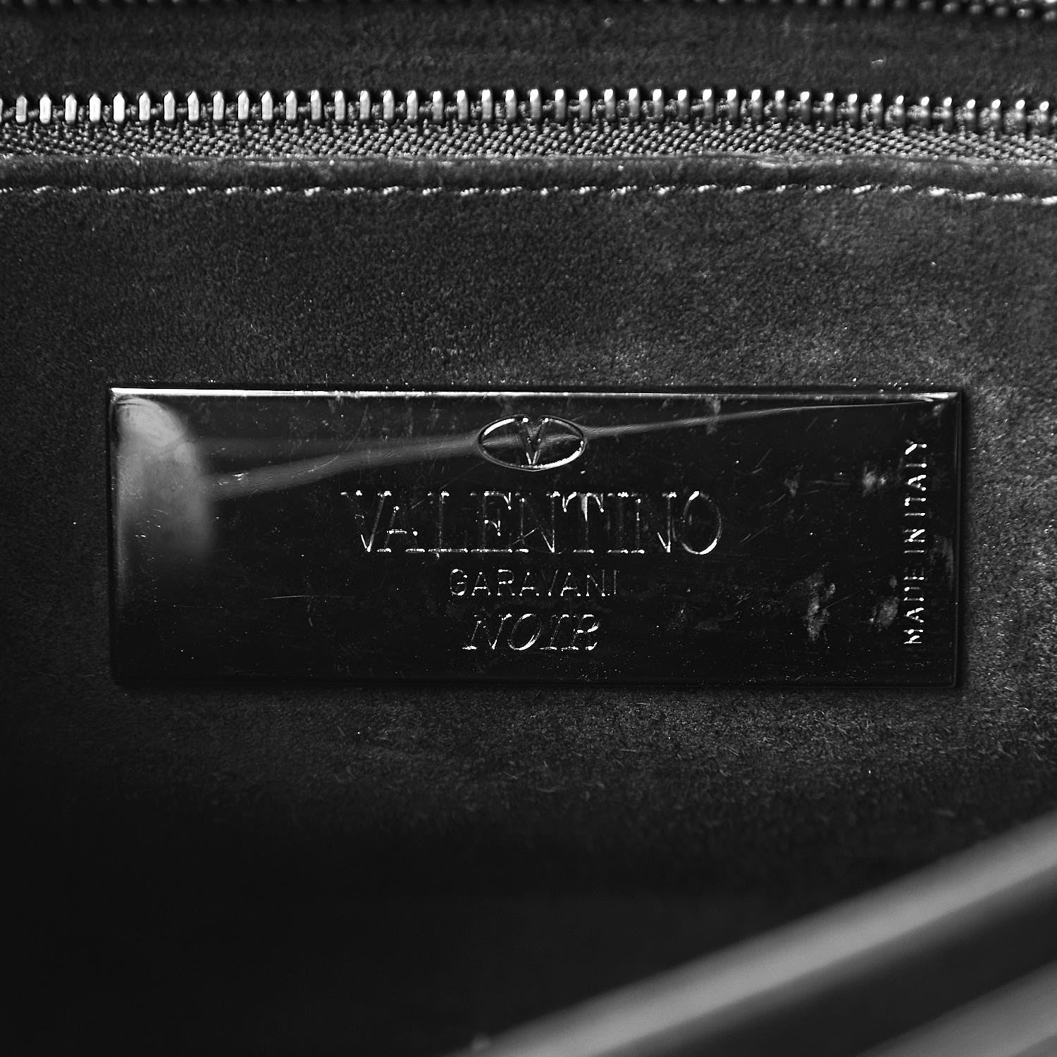 Valentino Garavani Pebbled Calfskin Onyx Medium Guitar Strap Rockstud Rolling Flap Saddle Bag Black 6 of 18