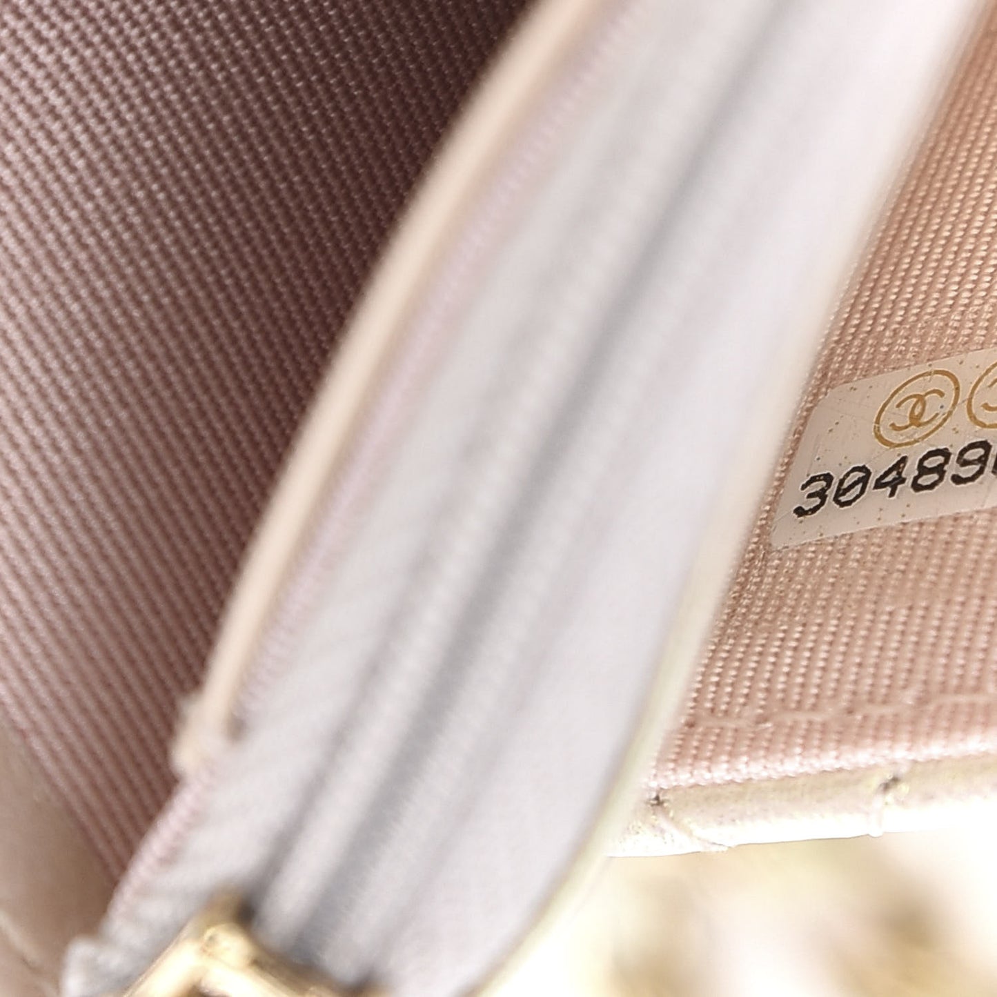 Iridescent Lambskin Quilted Wallet On Chain WOC Ivory