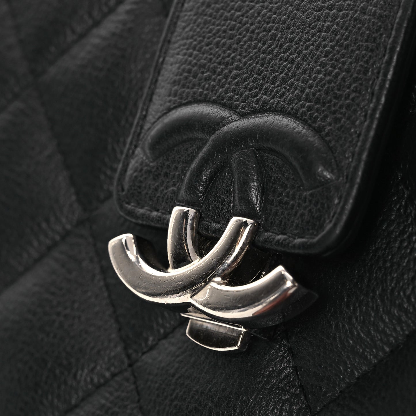 Goatskin Quilted CC Box Clutch With Chain Black