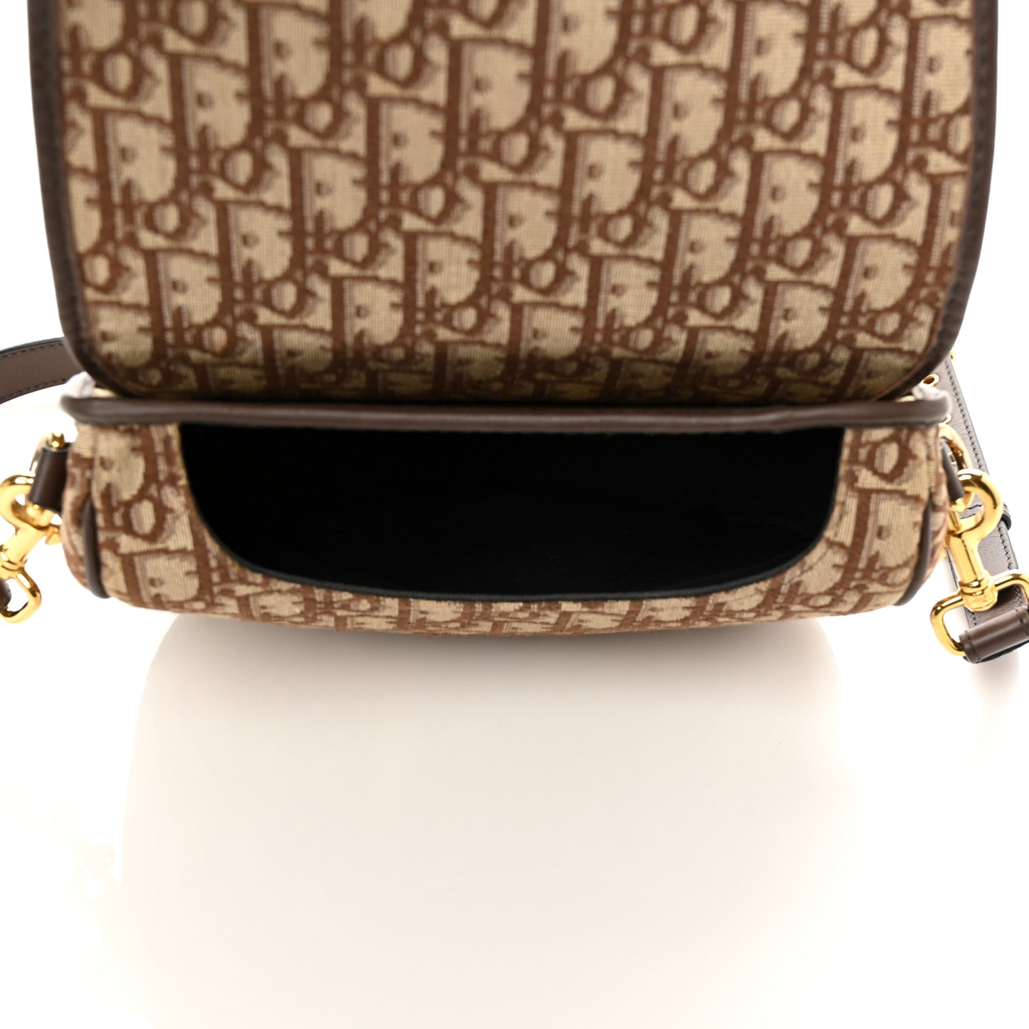 Oblique Medium Bobby Flap Brown