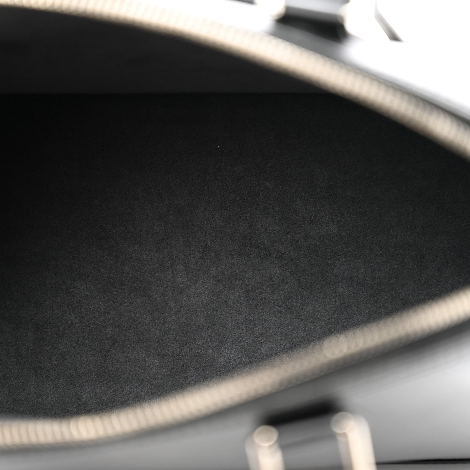 Louis Vuitton Epi Alma MM Black 5 of 13