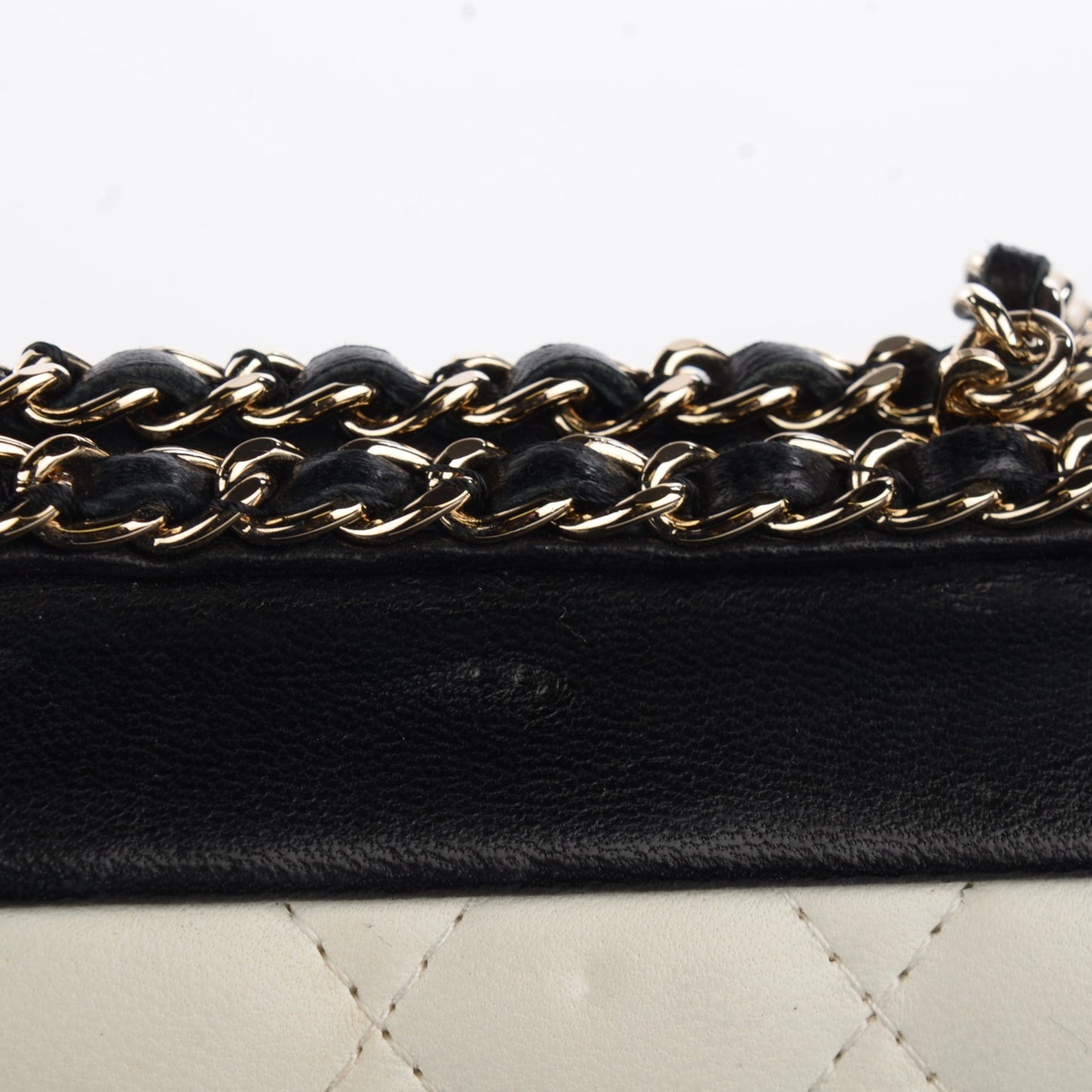 Lambskin Quilted Chain Around Clutch Black White