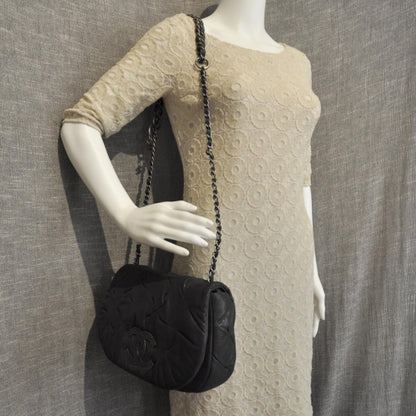 Chanel Iridescent Calfskin Glint Messenger Flap Black 2 of 9