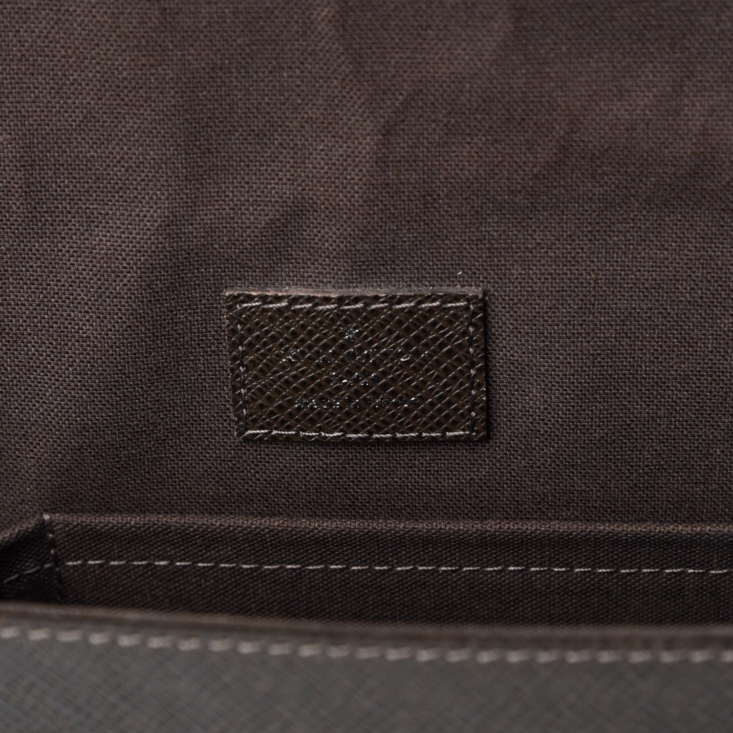 Louis Vuitton Taiga Andrei Messenger Bag Grizzli 6 of 19