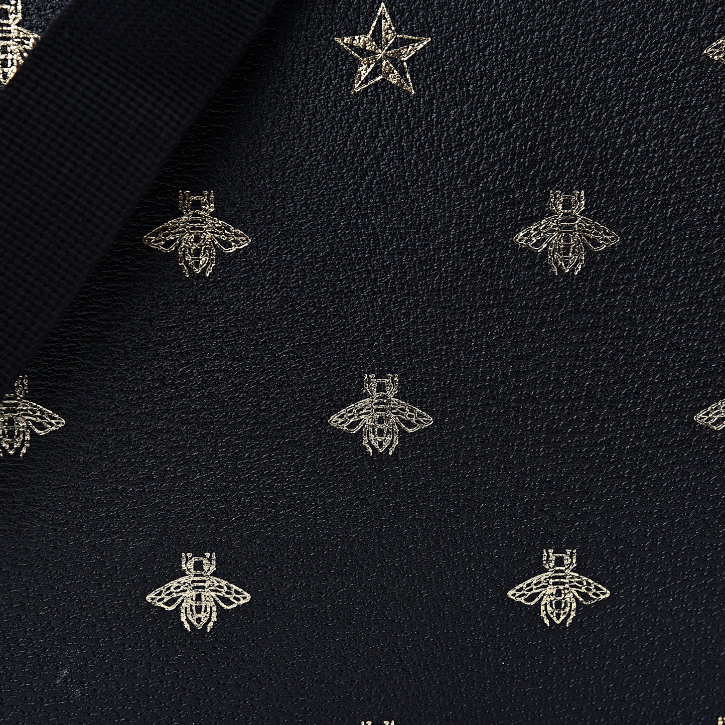 Grained Calfskin Bee Star Messenger Black