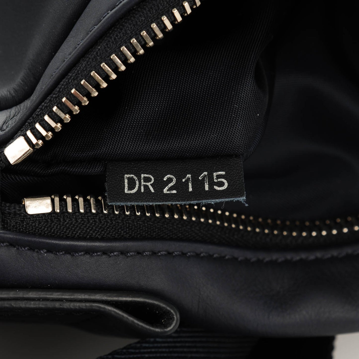 Calfskin Cross V Messenger Navy