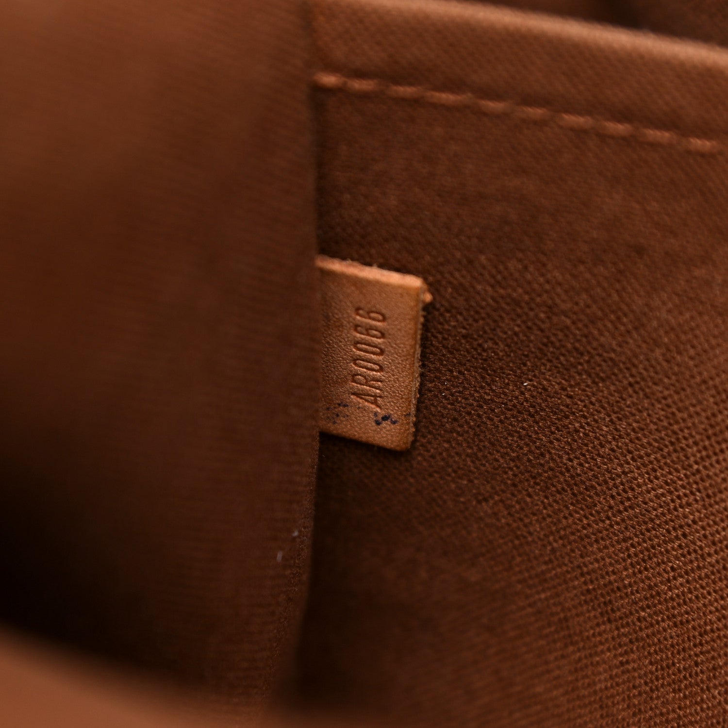 Louis Vuitton Monogram Lockit Horizontal 7 of 35