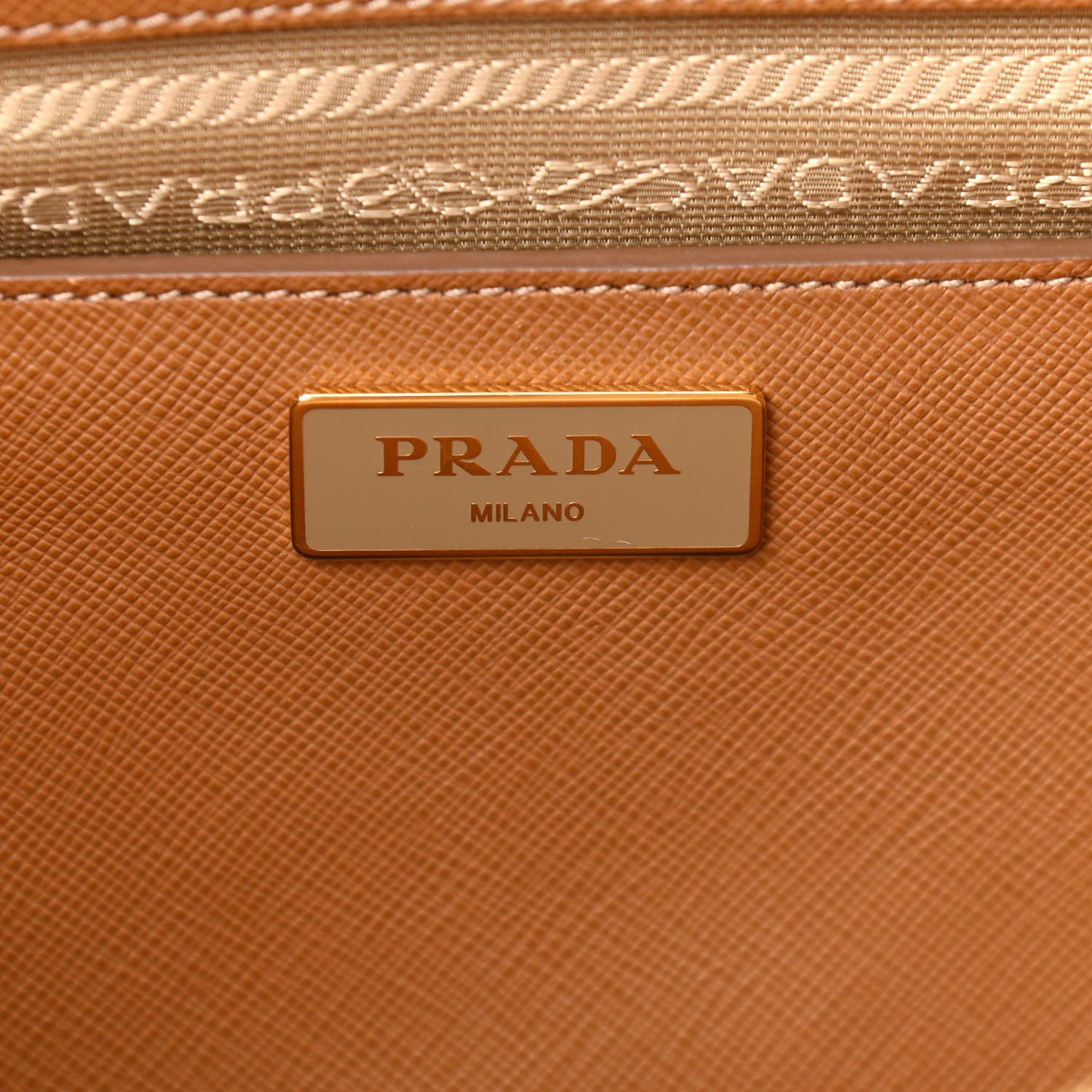 Saffiano Medium Galleria Double Zip Tote Caramel