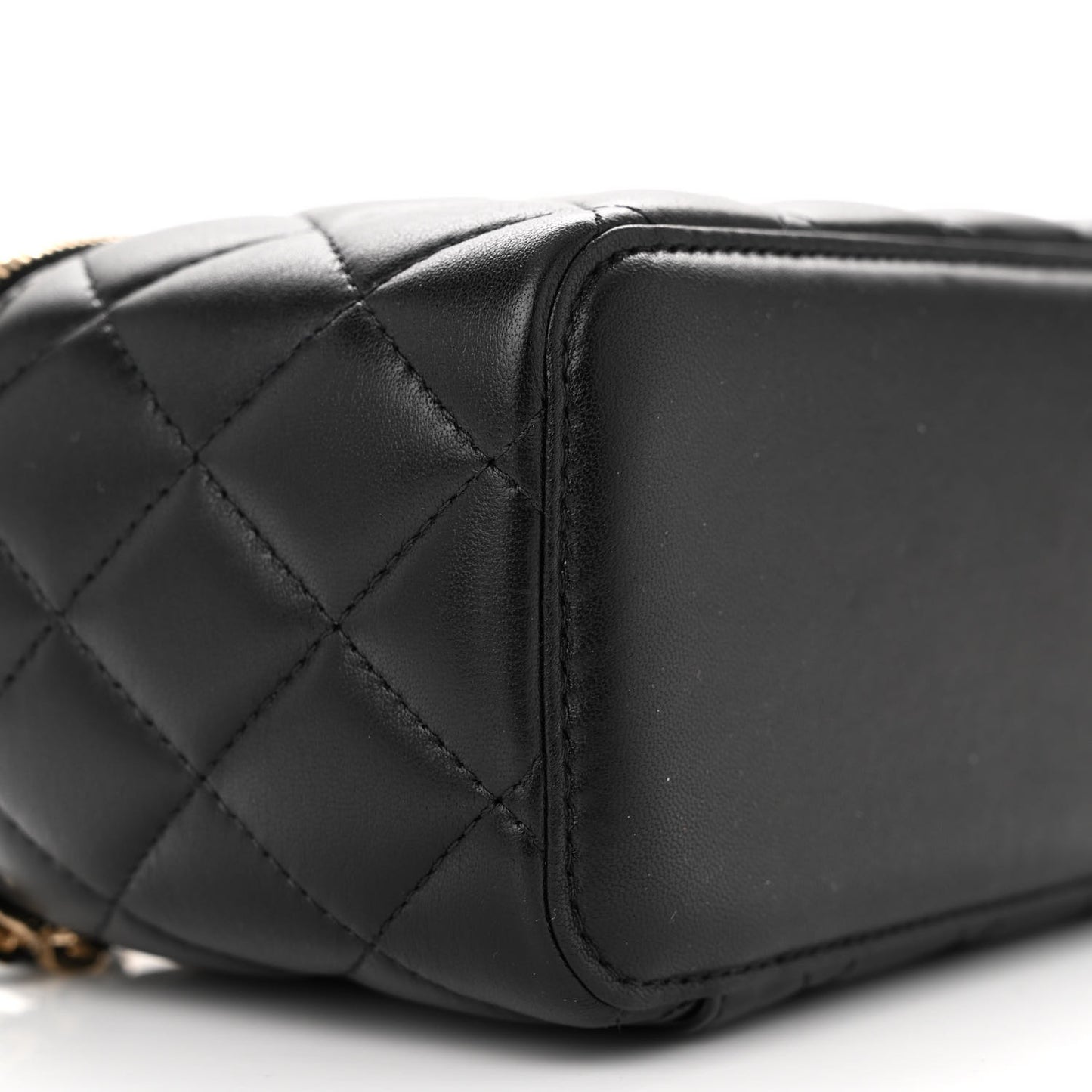 Lambskin Quilted Small Pearl Crush Vanity Case With Chain Black