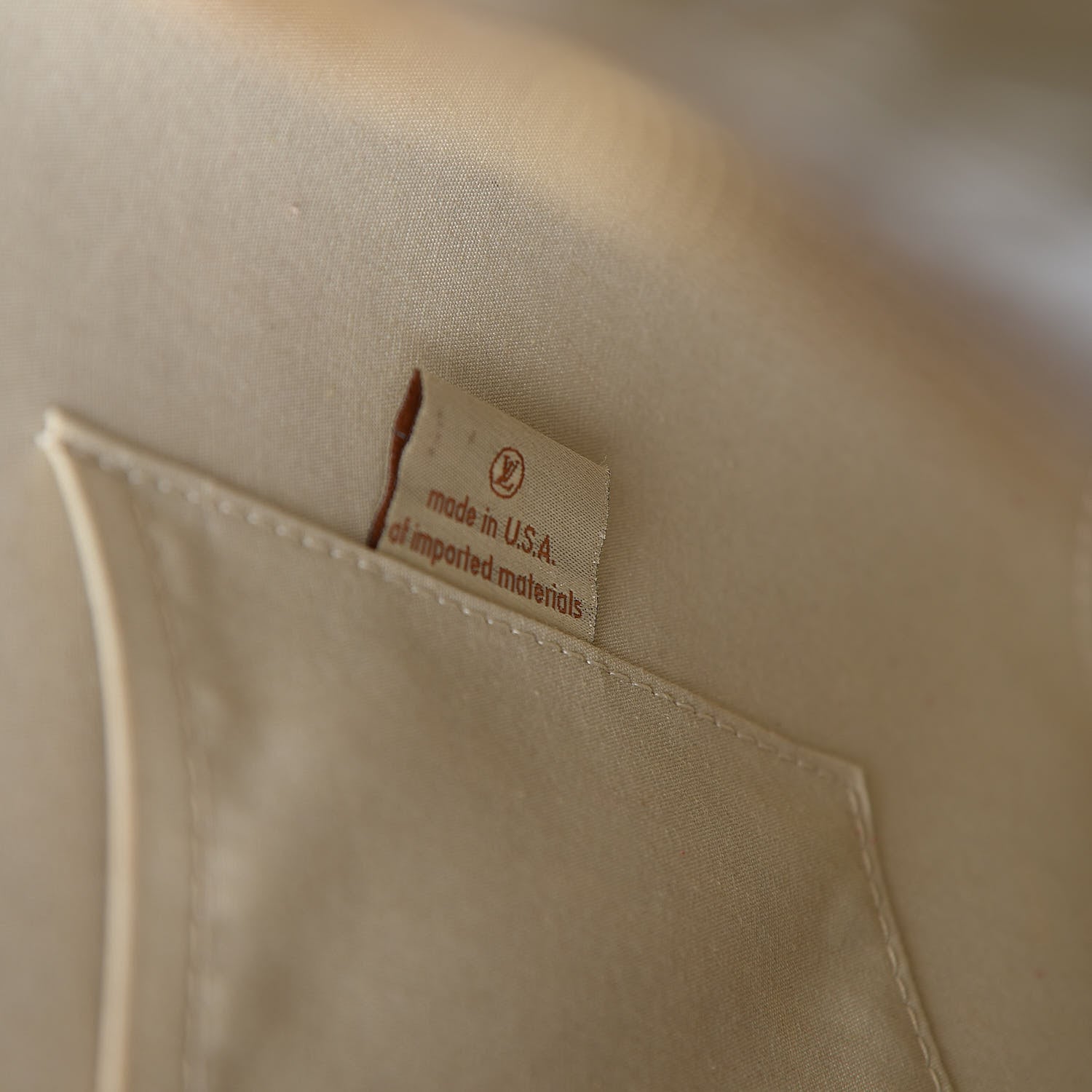 Louis Vuitton Vernis Alma GM Blanc Corail 7 of 22
