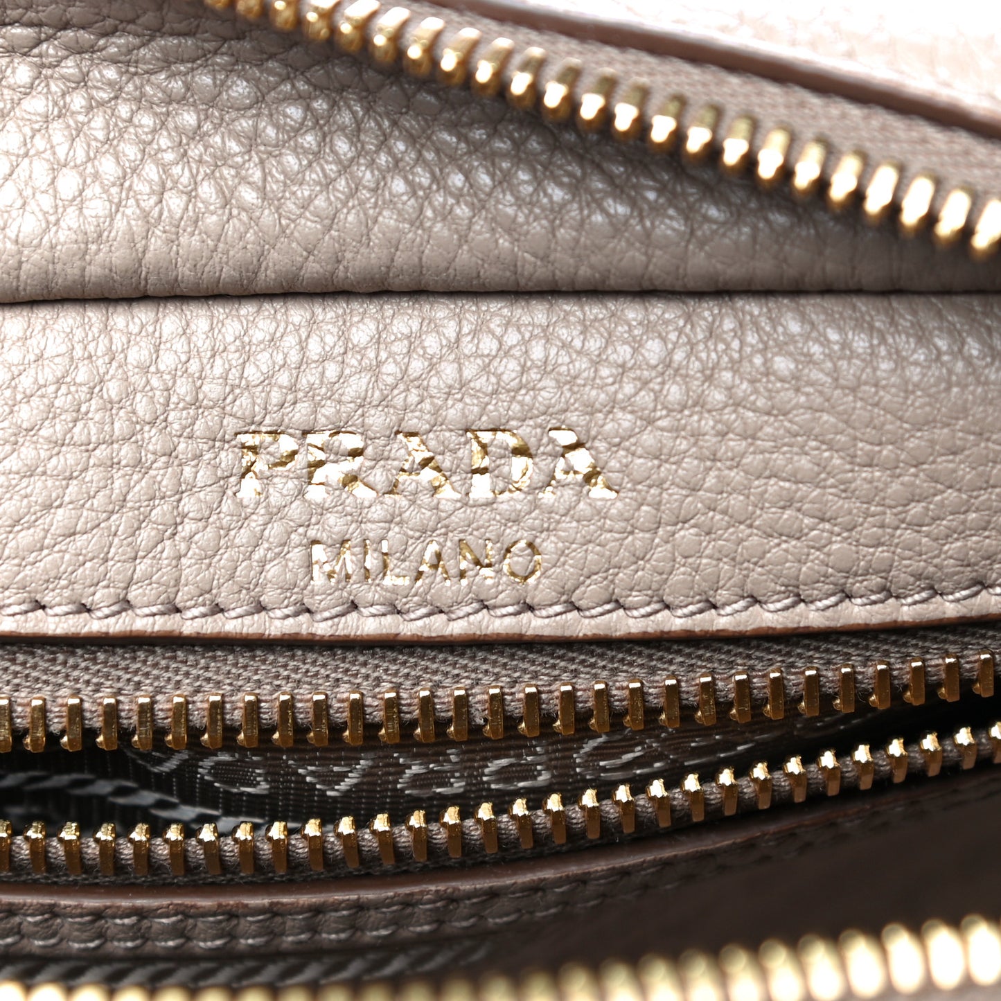 Vitello Daino Camera Crossbody Cammeo