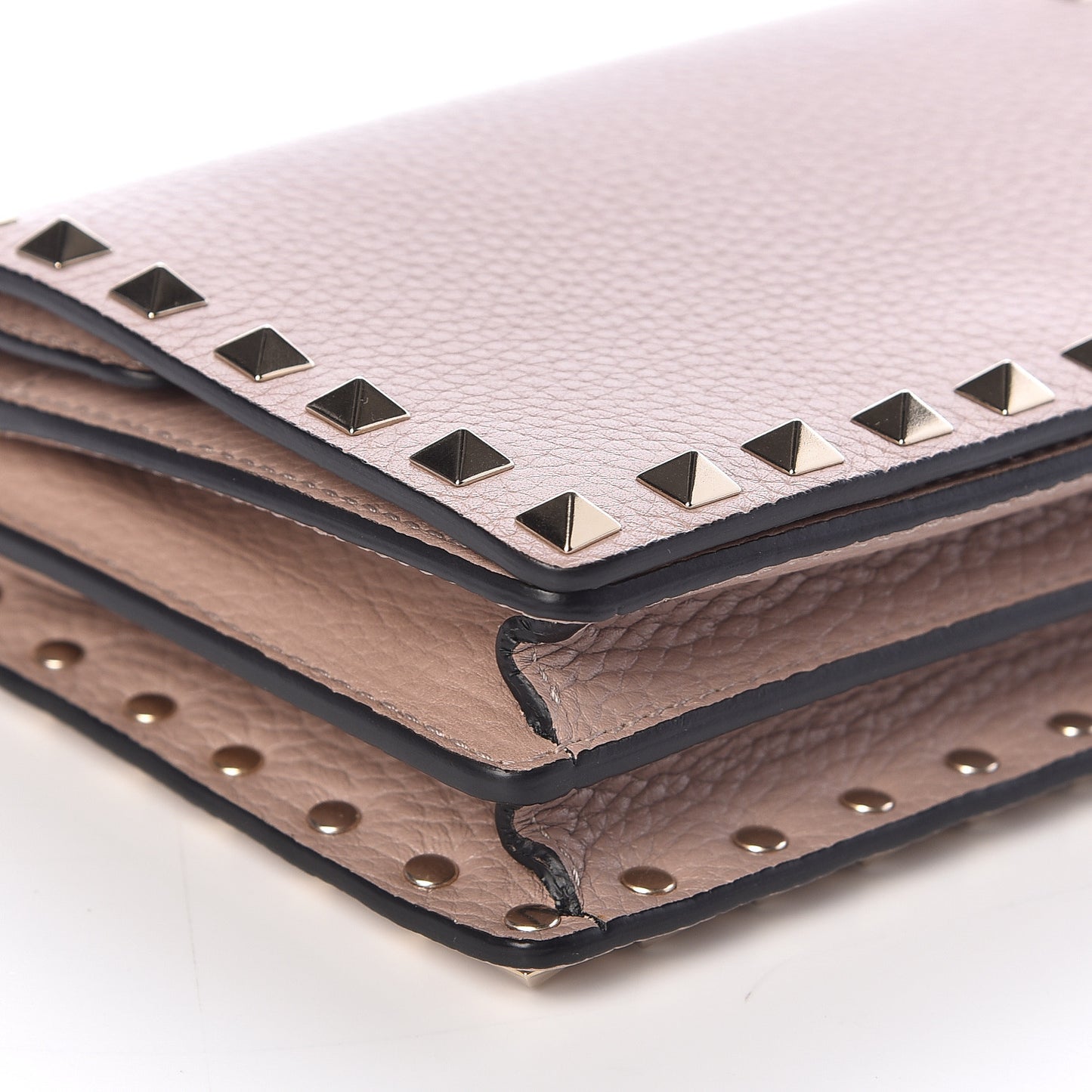 Pebbled Calfskin Rockstud Wallet on Chain Poudre