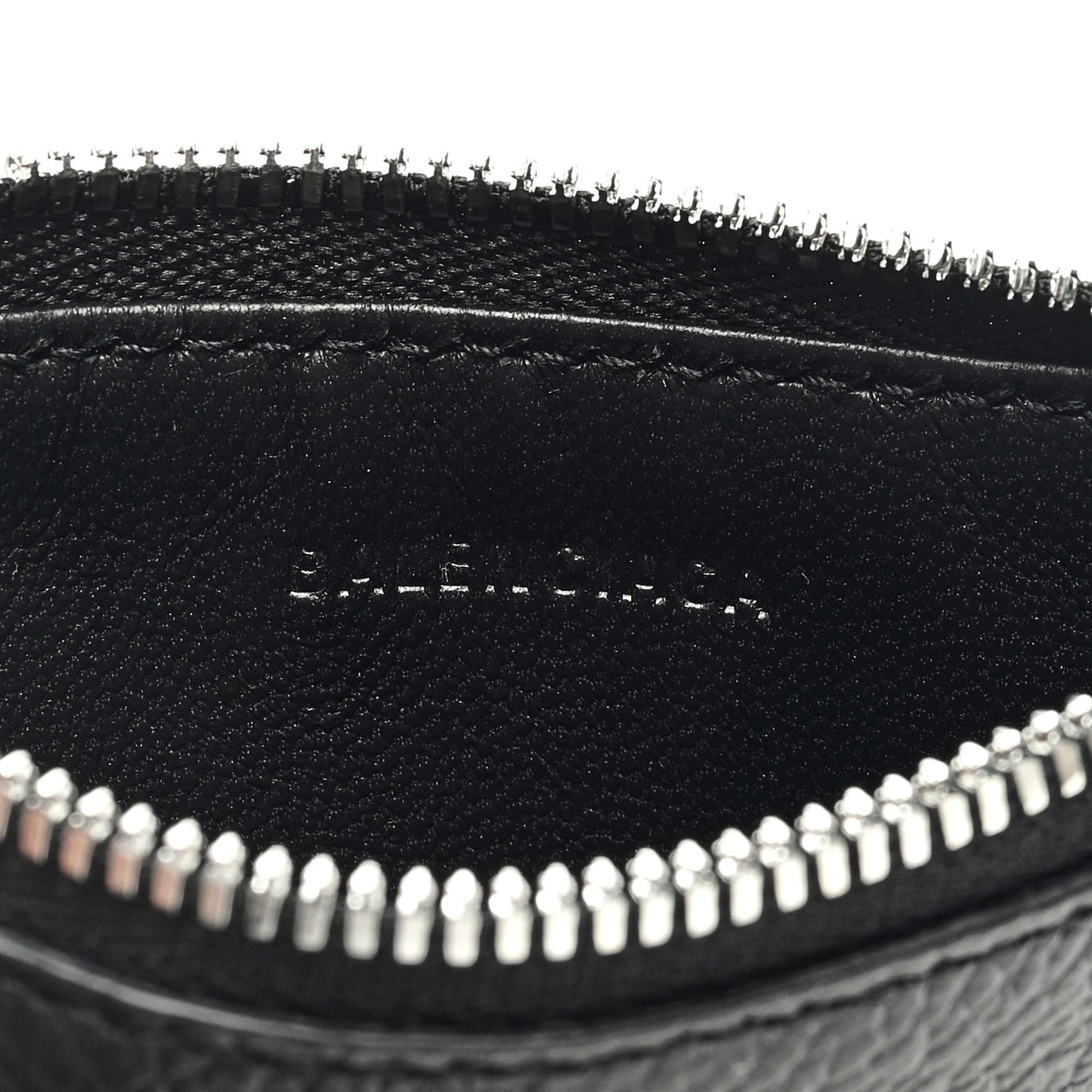 Grained Calfskin Logo Cash Passport Photo ID Zip Holder Black