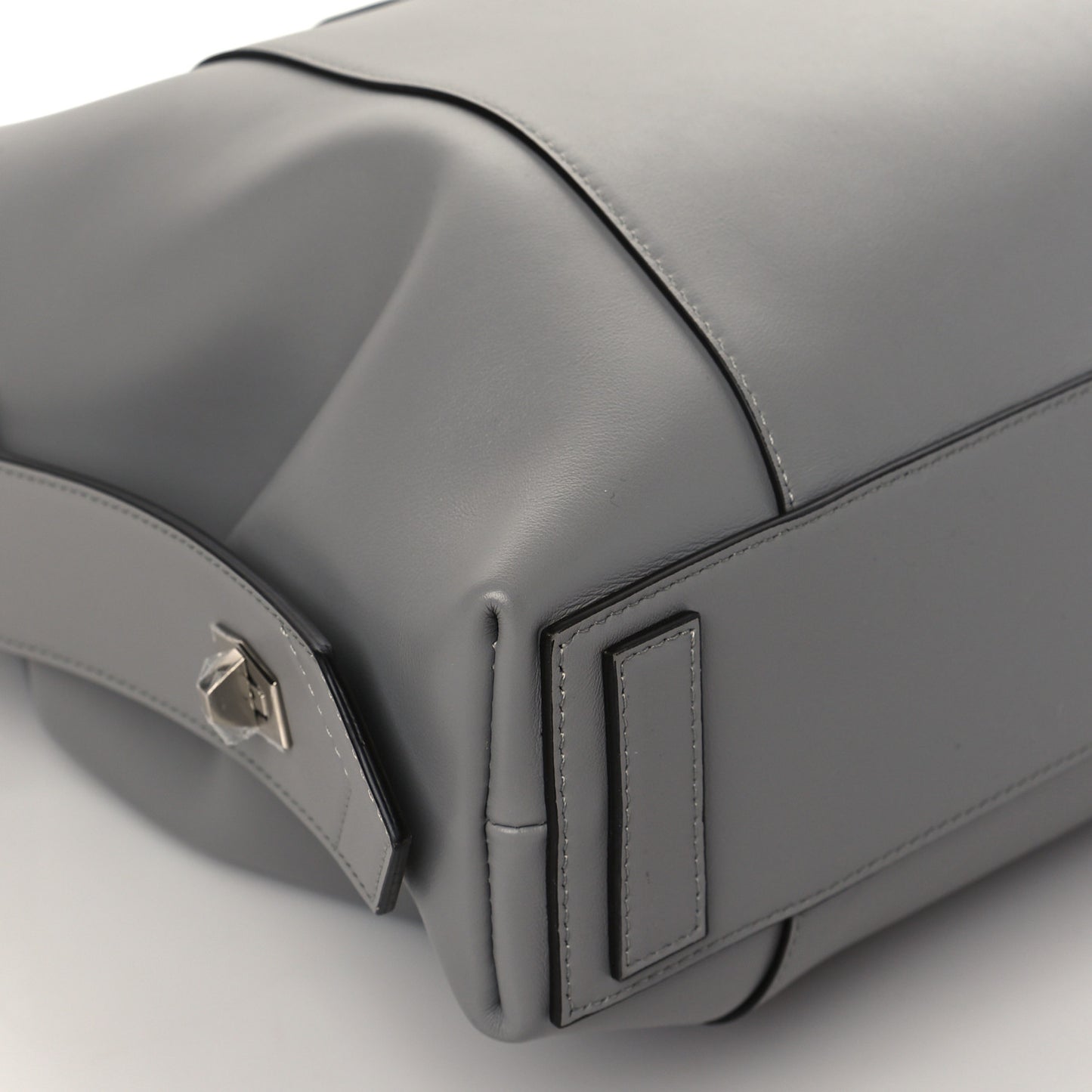 Soft Calfskin Medium Soft Antigona Pearl Grey
