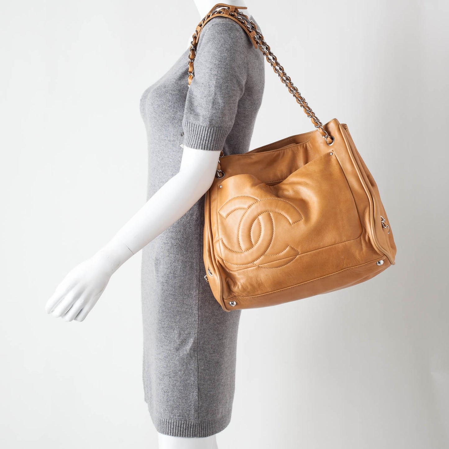 Leather Diagonal Ligne Large Tote Dark Beige