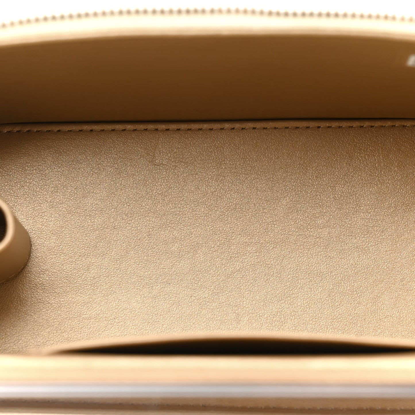 Lambskin Quilted Pearl Crush Small Vanity Case With Chain White