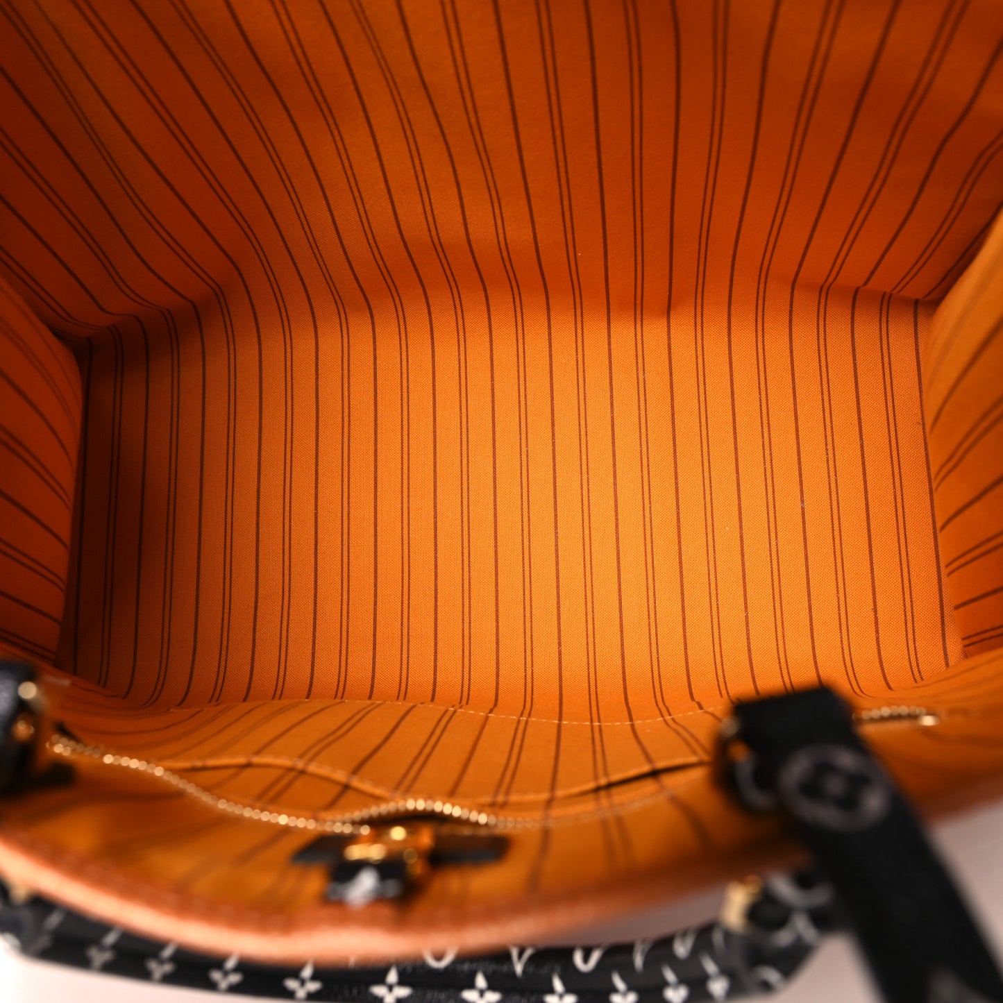 Monogram Giant Jungle Onthego GM Black