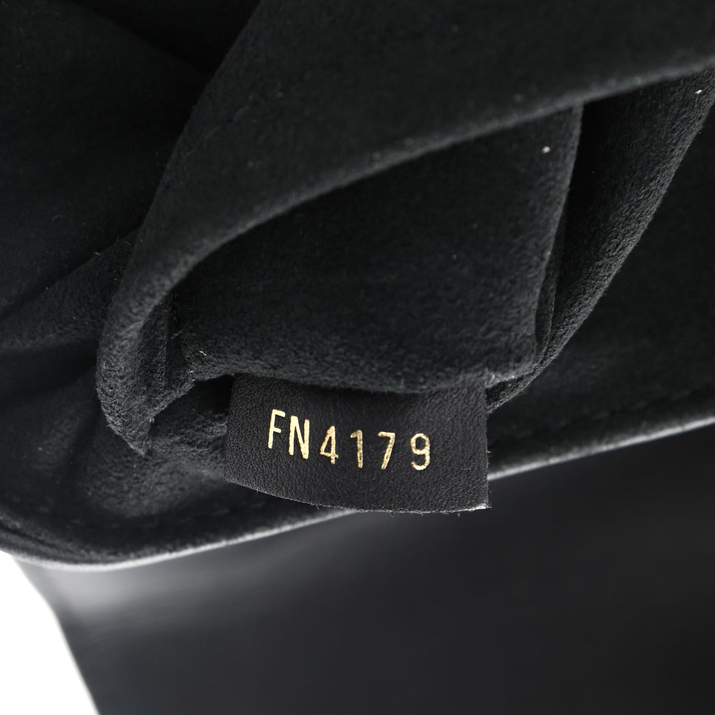 Calfskin New Wave Chain MM Black