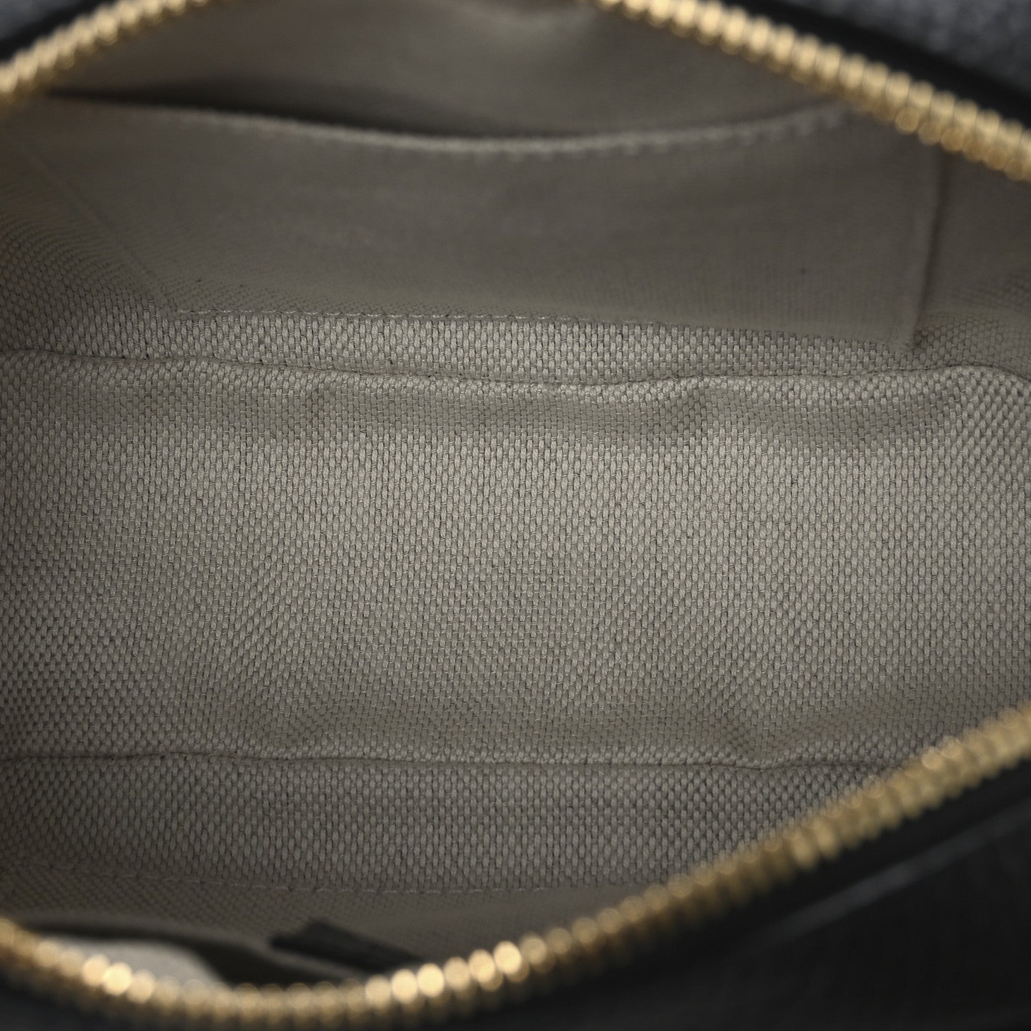 Gucci Pebbled Calfskin Small Soho Disco Bag Black 5 of 10
