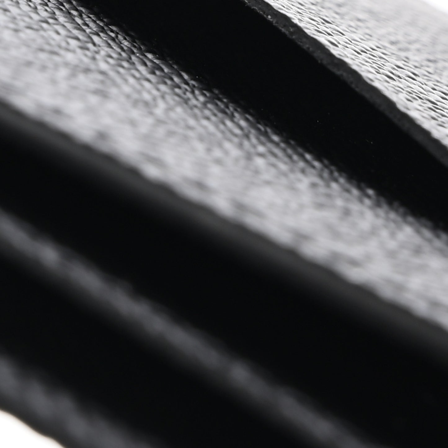 Taiga Multiple Wallet Black