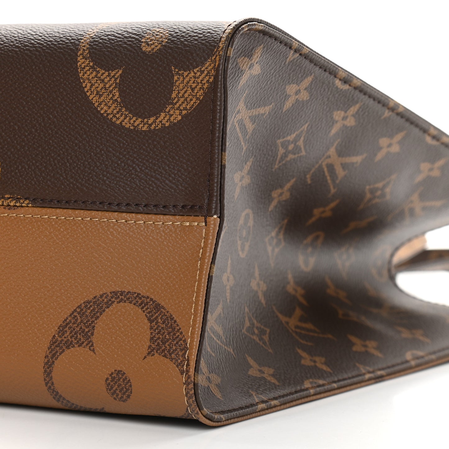 Reverse Monogram Giant Onthego MM