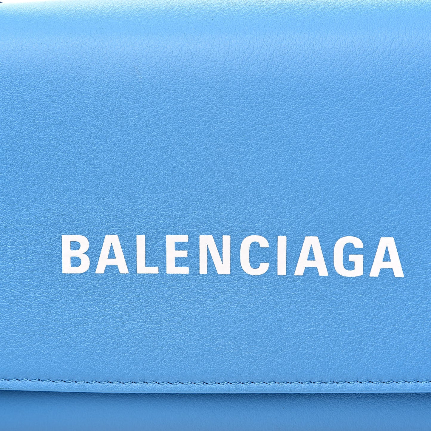 Pebbled Calfskin Logo Everyday Flap Chain Wallet Bright Bleu