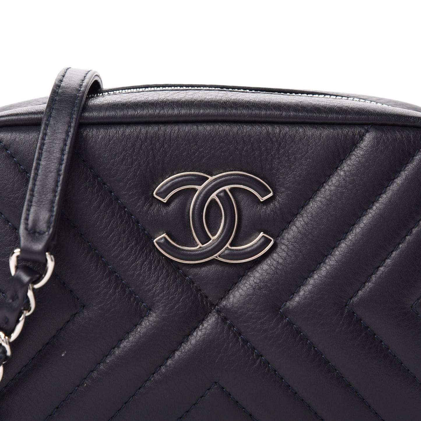 Calfskin Diagonal Chevron Quilted Tassel Camera Case Black