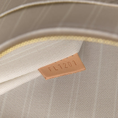 Louis Vuitton Monogram Giant By The Pool Onthego GM Brume 9 of 10