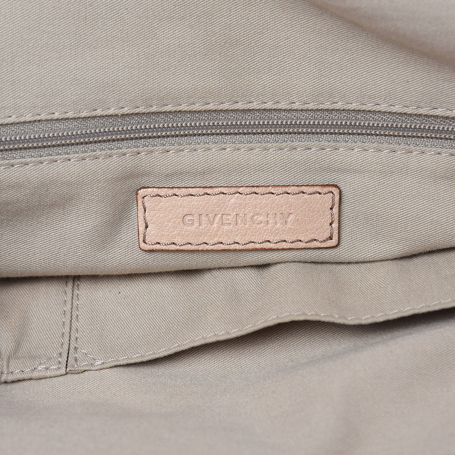 Givenchy Buffalo Medium Ring Nightingale Old Pink 7 of 14