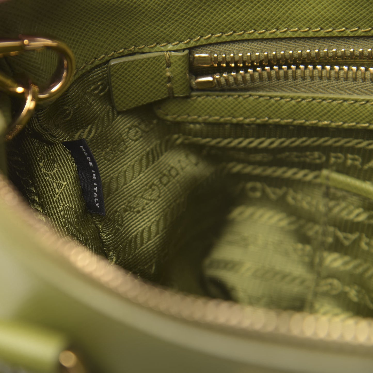 Saffiano Medium Galleria Double Zip Tote Edera